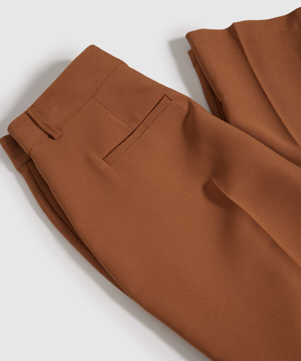 Pantalón Fluido Con Prenses