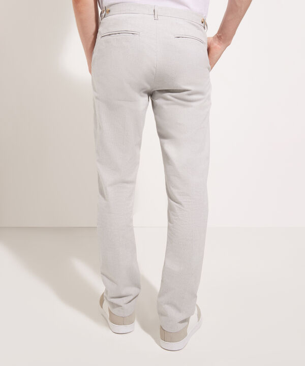 Pantal&oacute;n Chino Con Detalles De Pretina