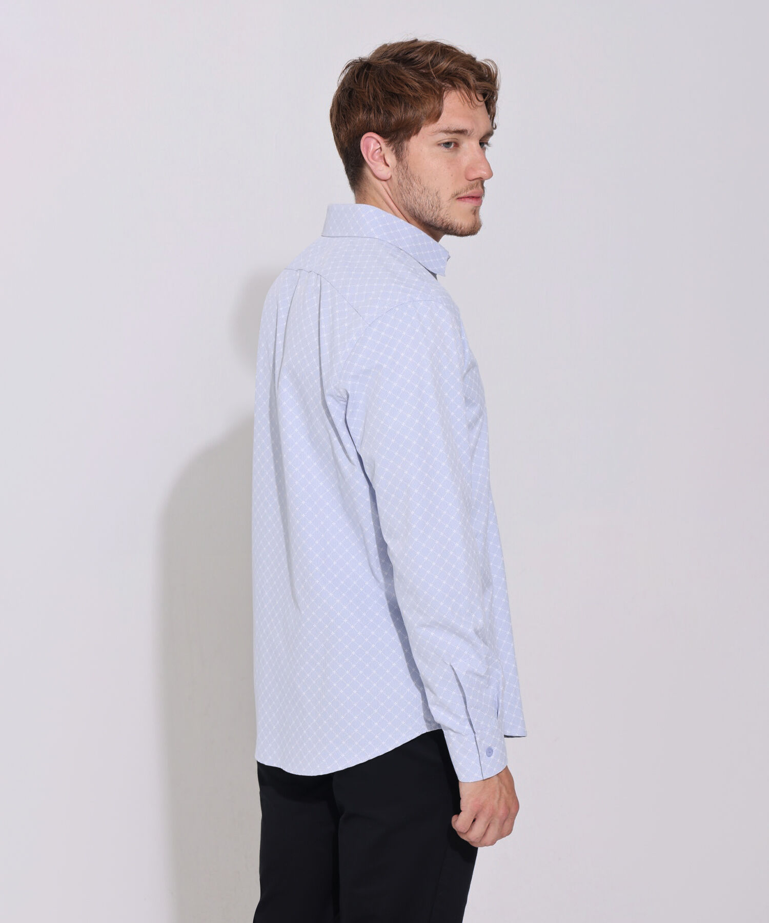 Camisa Estampada Con Textura, Manga Larga, Bolsillo Y Silueta Regular Fit