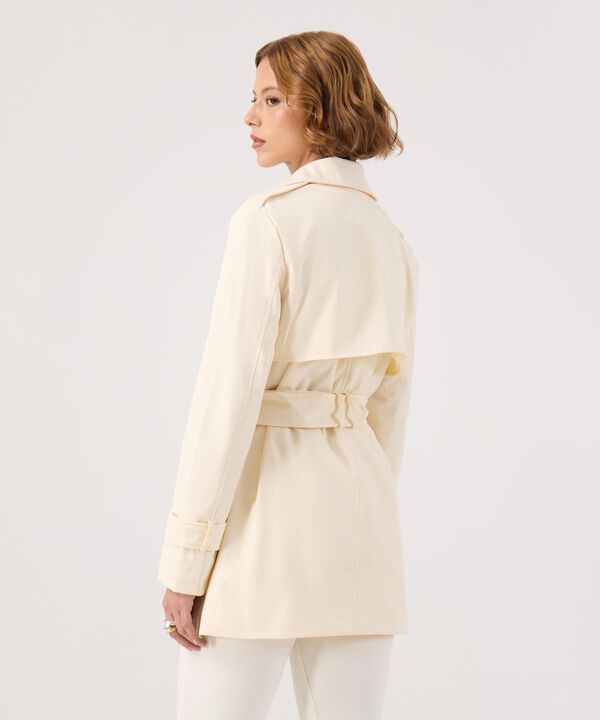 Chaqueta unicolor con cinturon 