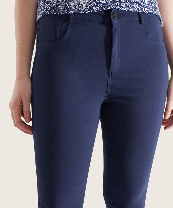 Pantalon 5 Bolsillos Unicolor En Drill image number null