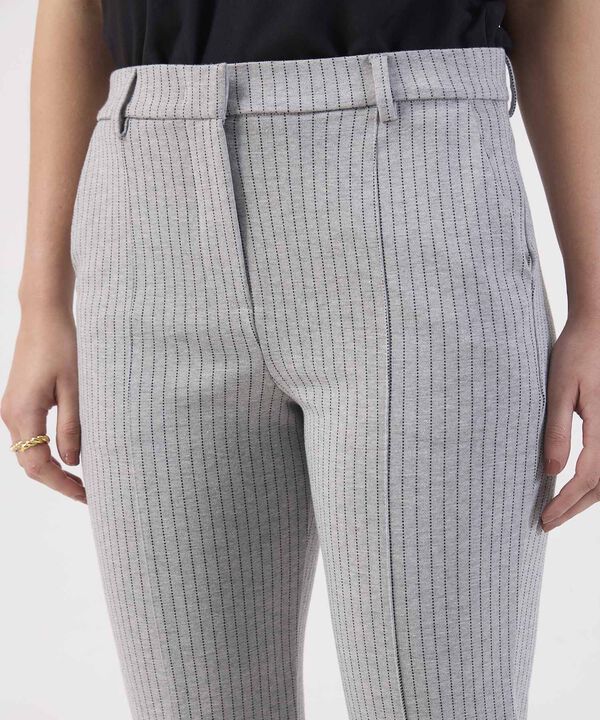 Leggins Prete&ntilde;ido Tipo Pantal&oacute;n Con Bolsillos Laterales Y Vena En Delantero, Serena