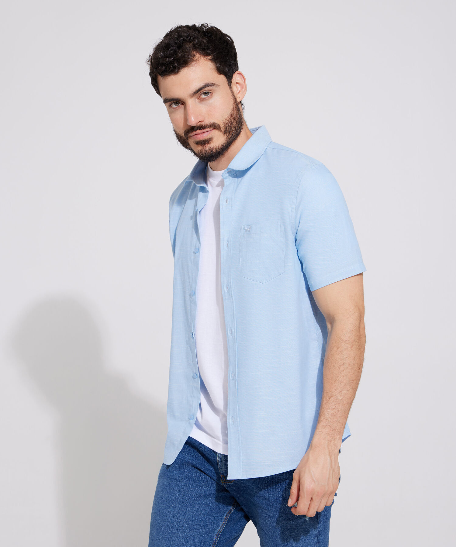 Camisa Unicolor Manga Corta Con Bolsillo Y Silueta Slim Fit
