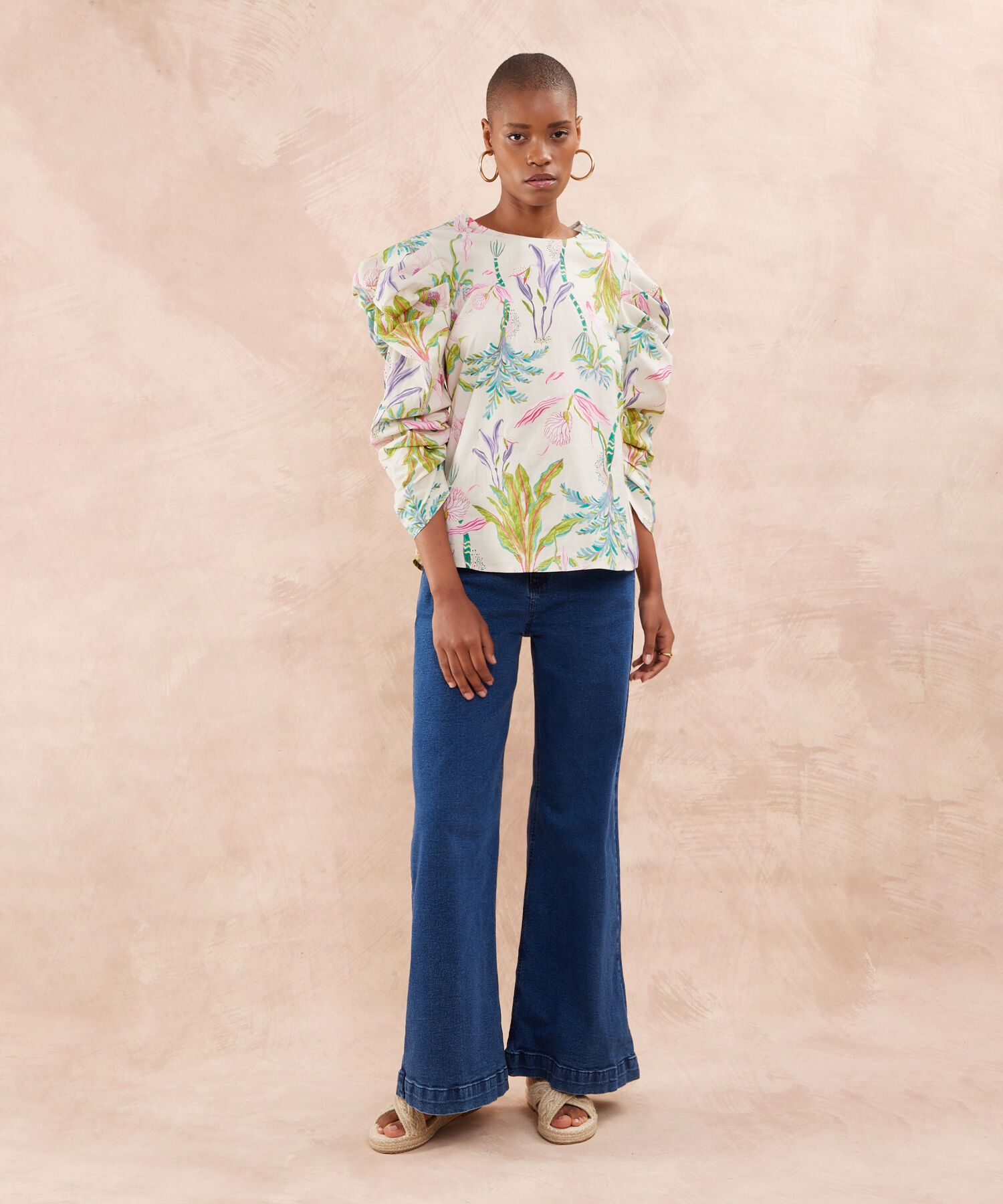 Blusa Escote Redondo Manga Globo