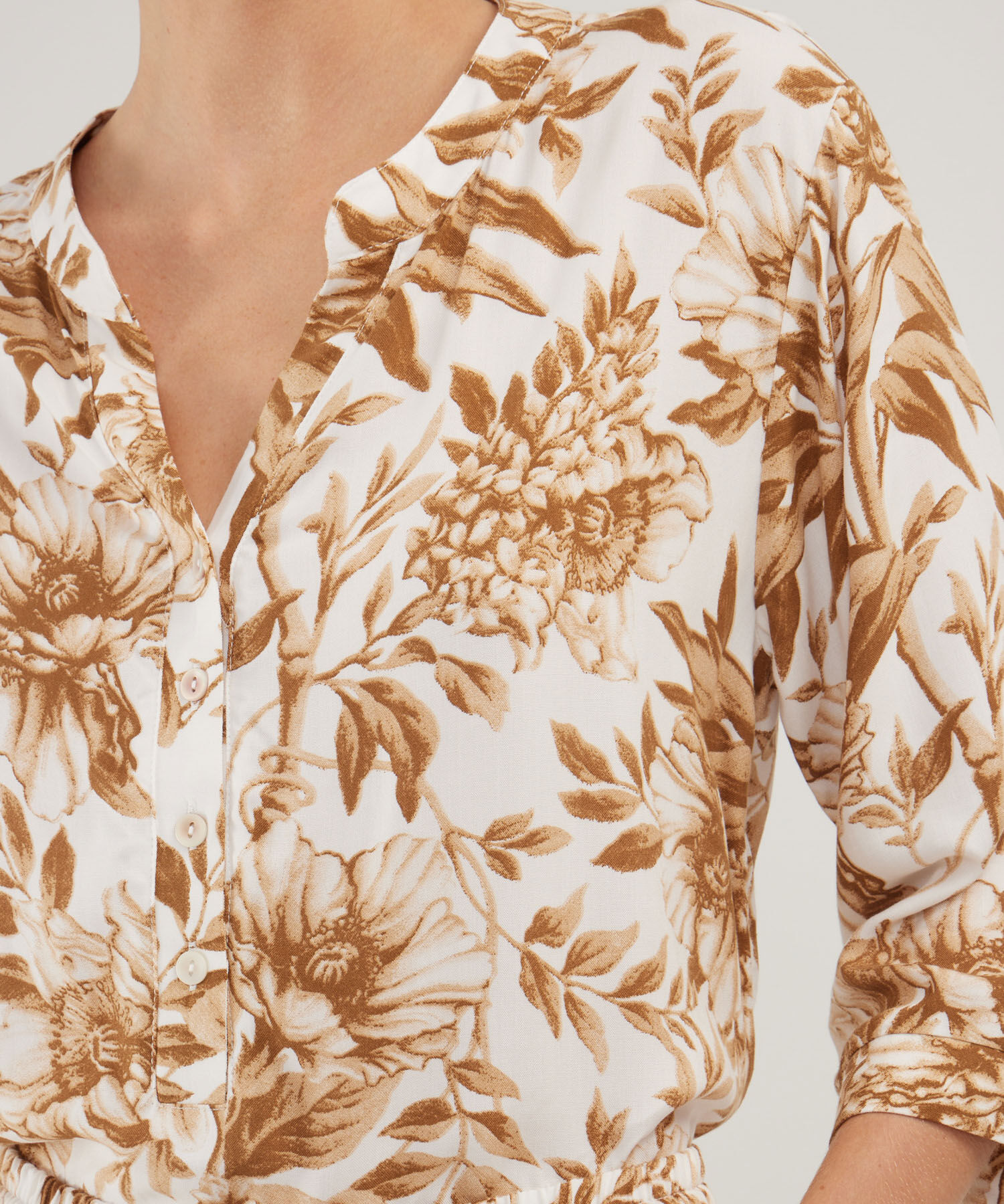 Blusa Manga 3/4 Estampada, Escote V