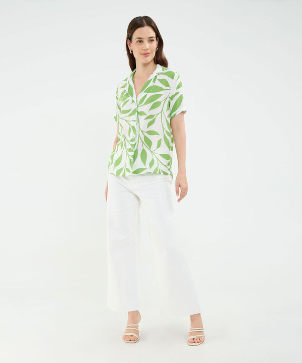 Camisa Estampado de Hojas image number null
