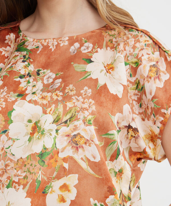 Blusa Manga Corta Tipo Petalo Estampada