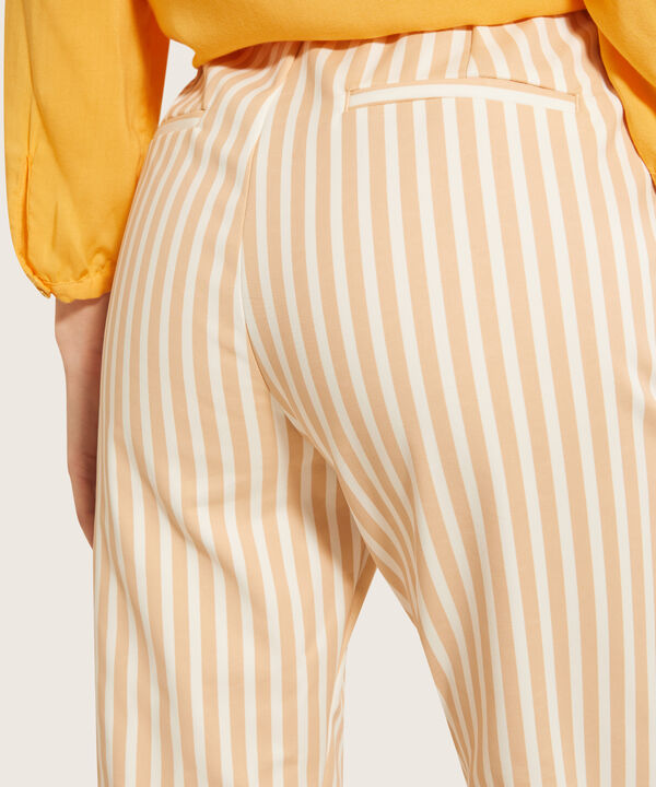 Pantalón Clásico Estampado Con Elástico En Posterior