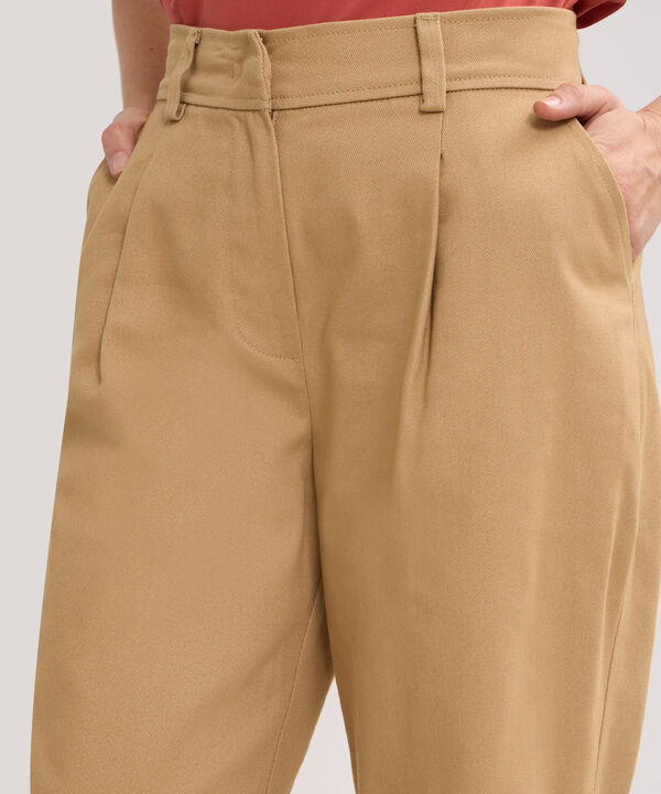 Pantalon Unicolor Recto, Tiro Alto Con Resorte En Posterior