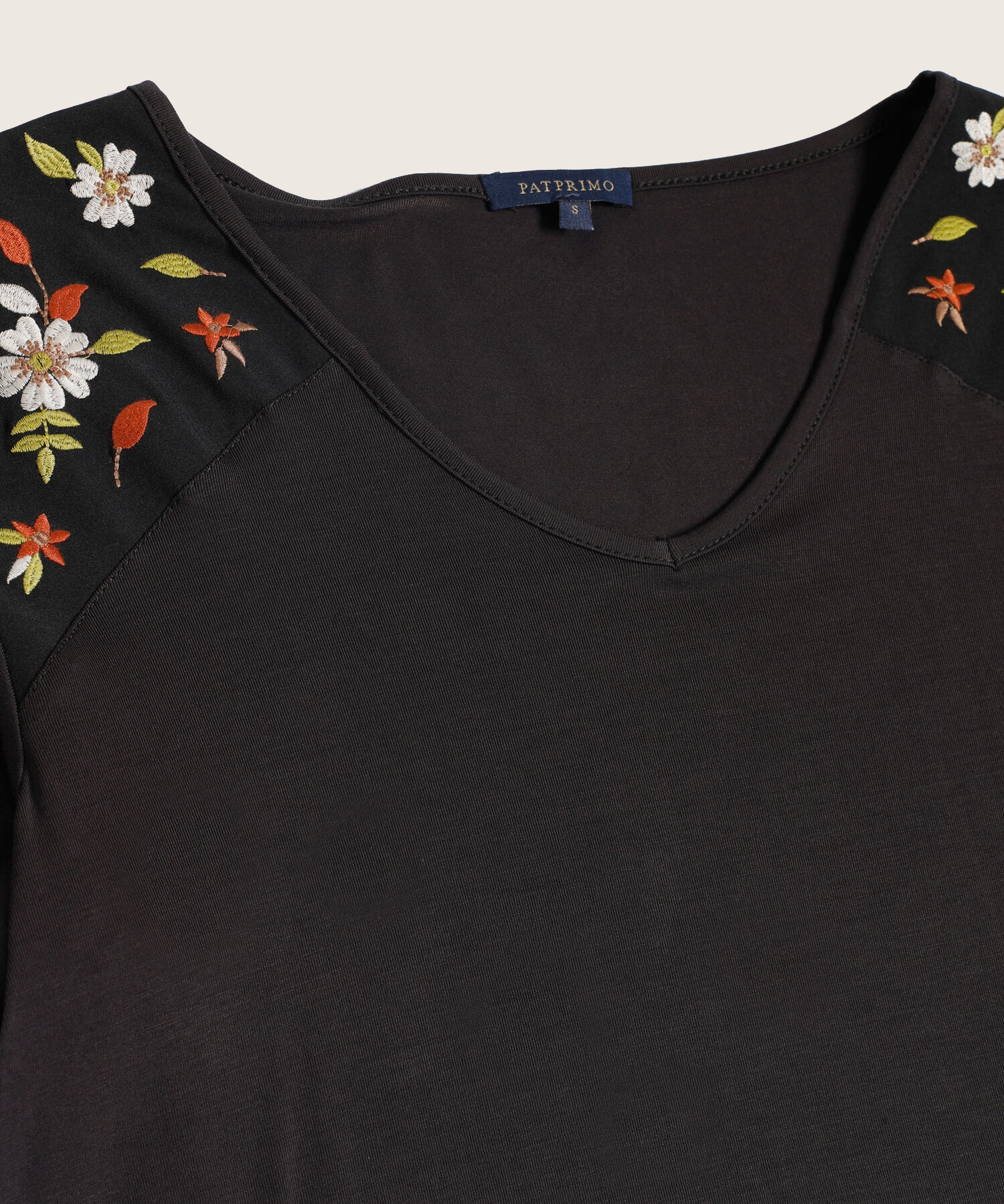 Camiseta Con Boleros Y Bordado