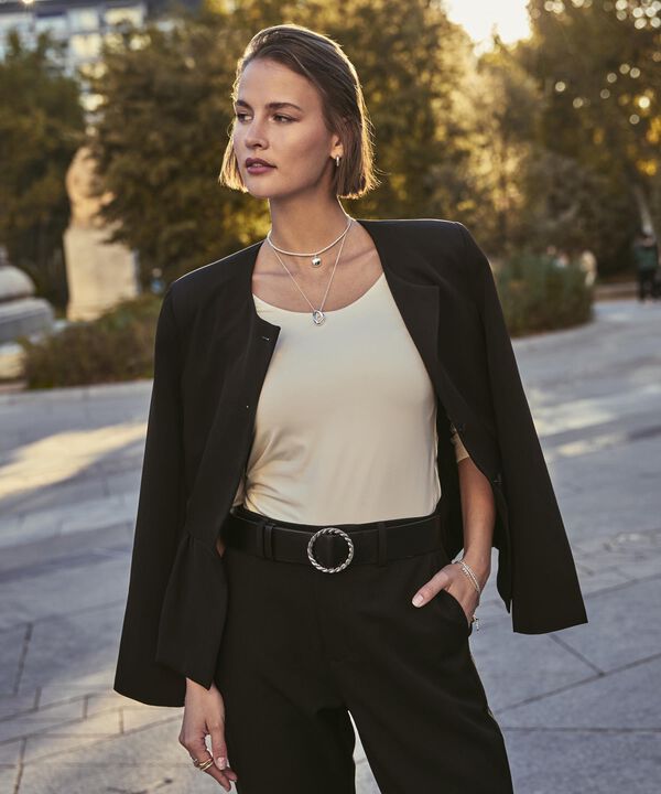 Chaqueta Unicolor Con Bolero Inferior Para Mujer image number null