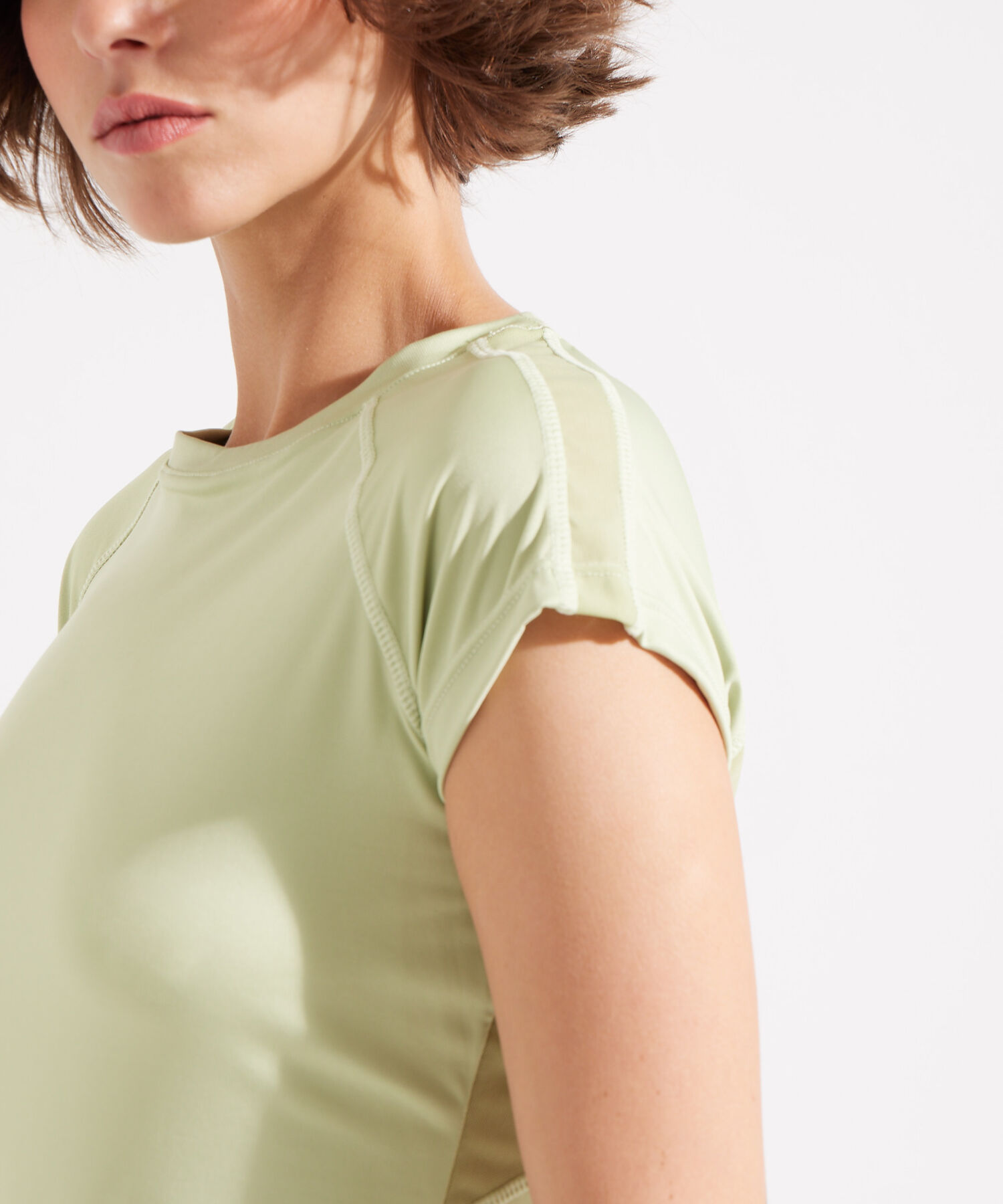 Camiseta Manga Corta Cuello Redondo Con Cortes Espalda, Sport Líneas Patprimo