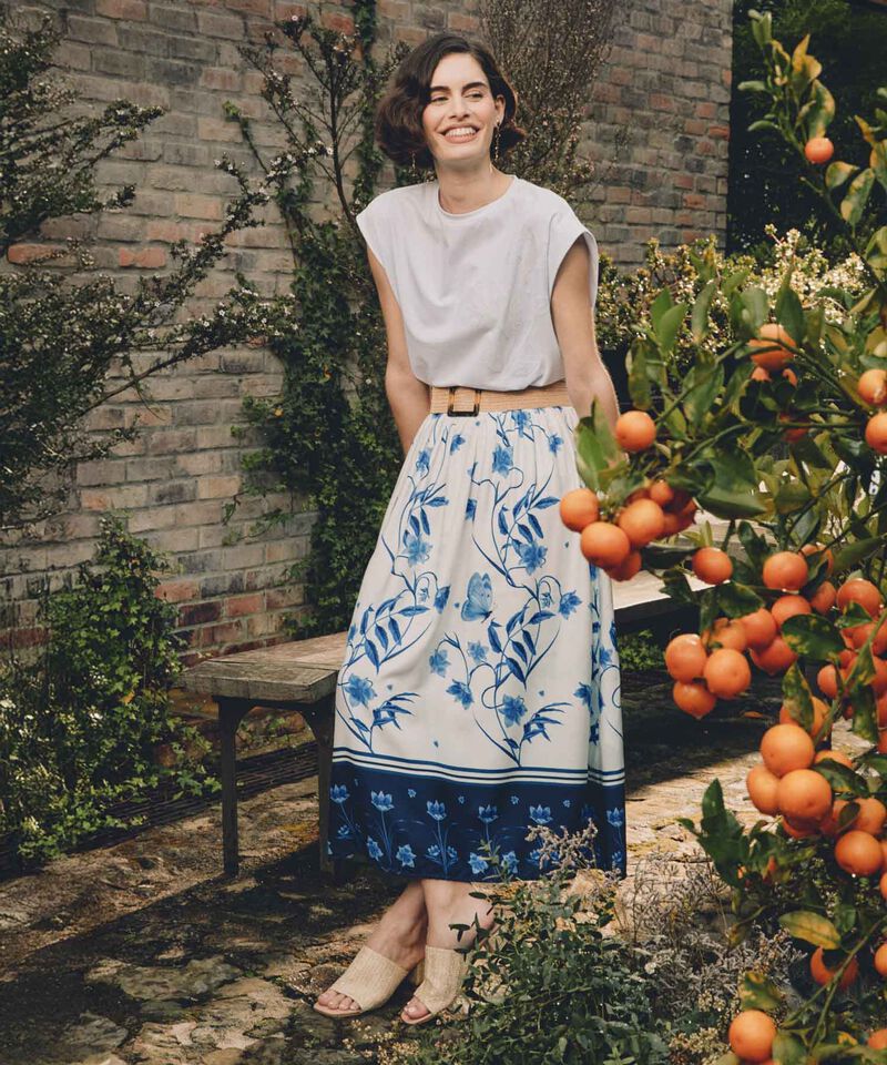 Camiseta Para Mujer Estampado Relieve Hombro Ca&iacute;do