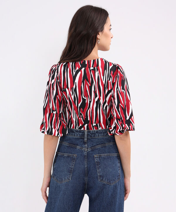Camiseta Estampada Escote V