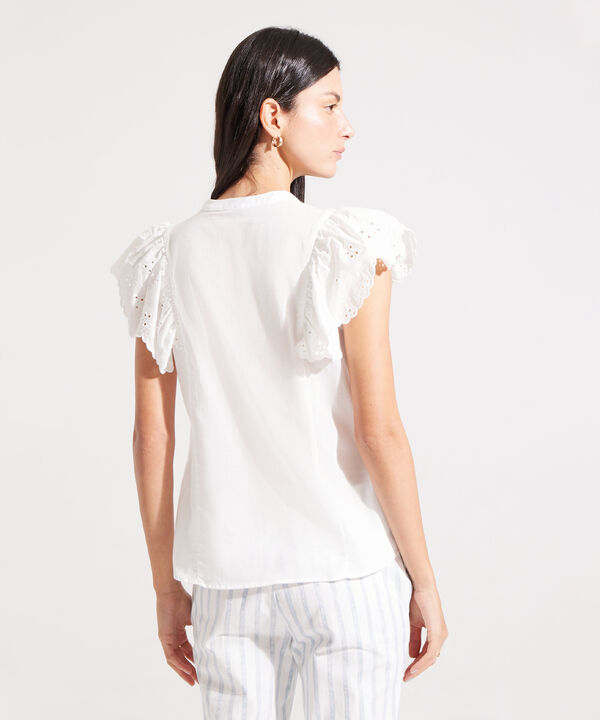 Blusa Cuello Neru Manga Corta Con Ojalillo
