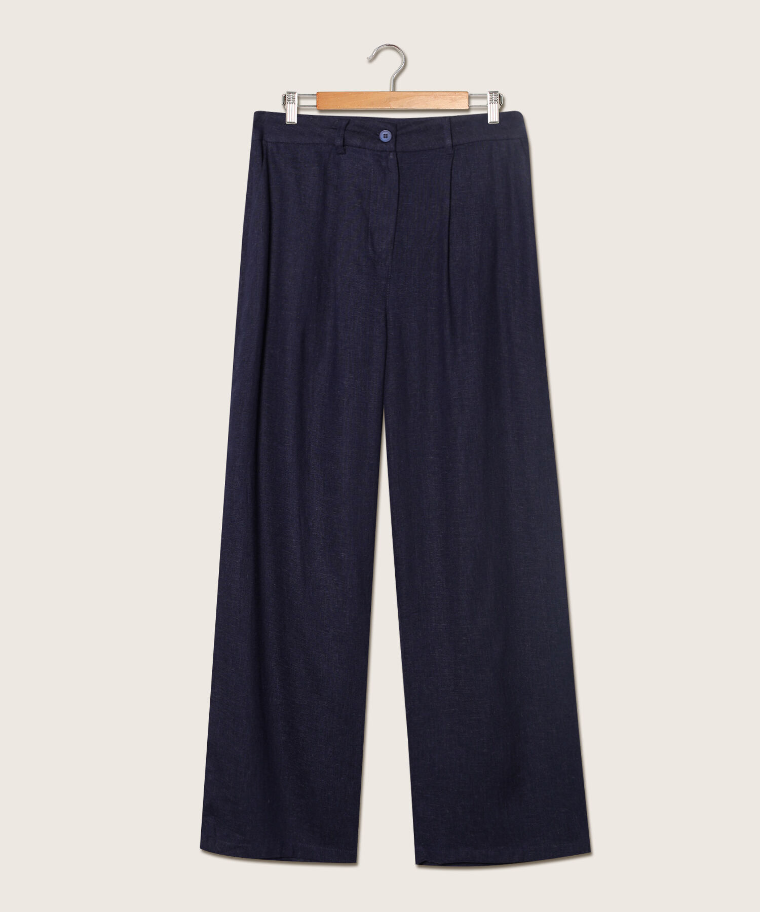 Pantalón Unicolor Tiro Alto Con Prenses, Bota Recta, Bolsillos Laterales Y Ribetes Traseros