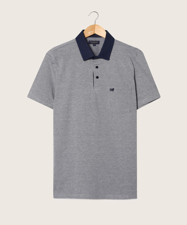 Polo Unicolor Textura, Cuello Duro, Manga Corta Con Bolsillo, Silueta Regular Fit