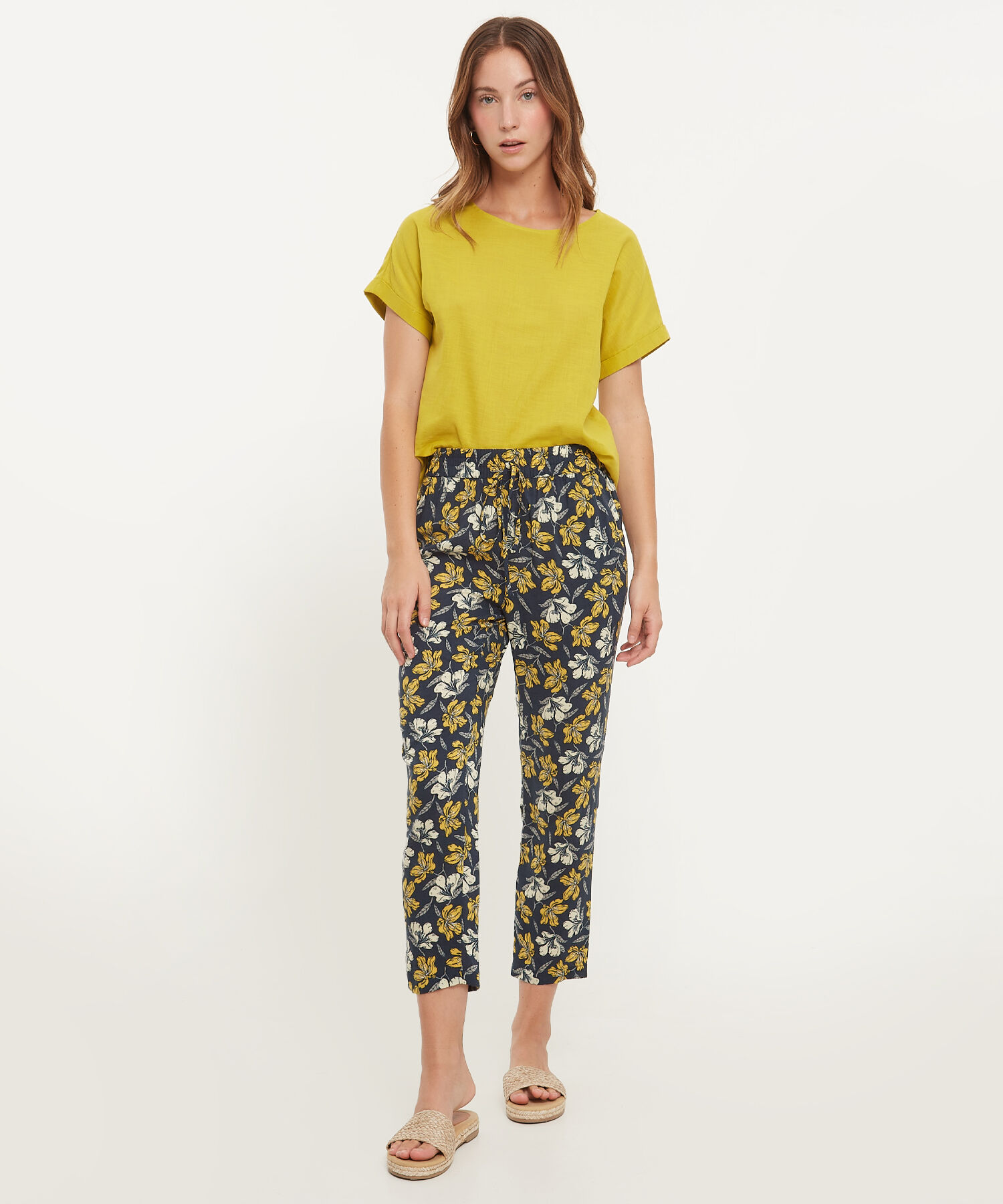 Pantalón Estampado Con Elástico En Cintura, Bolsillos Laterales Y Anudado Decorativo, Líneas