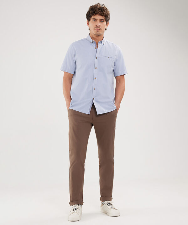 Pantalón Chino Unicolor Con Silueta Slim Fit image number null