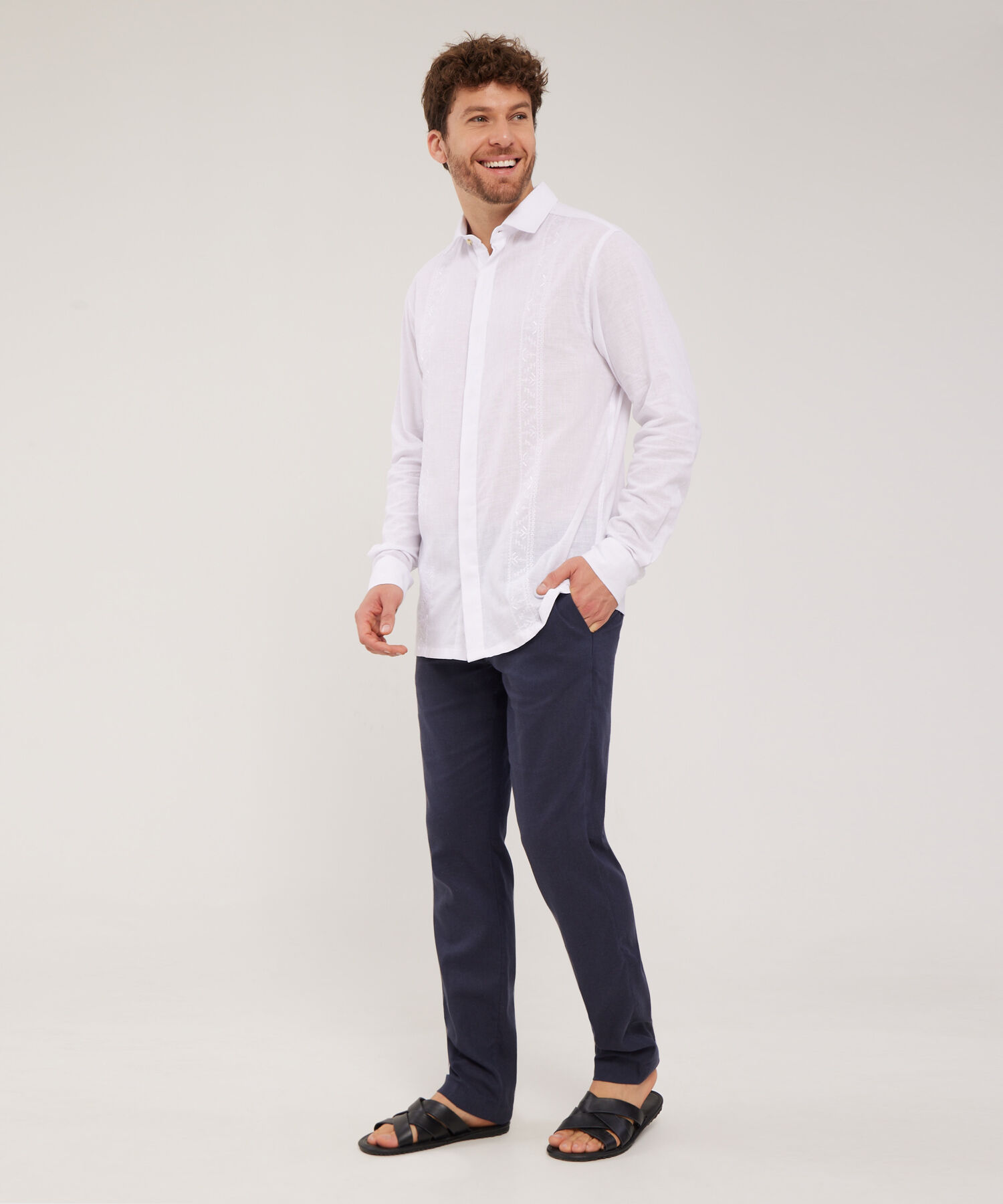 Pantalón Tipo Chino En Lino