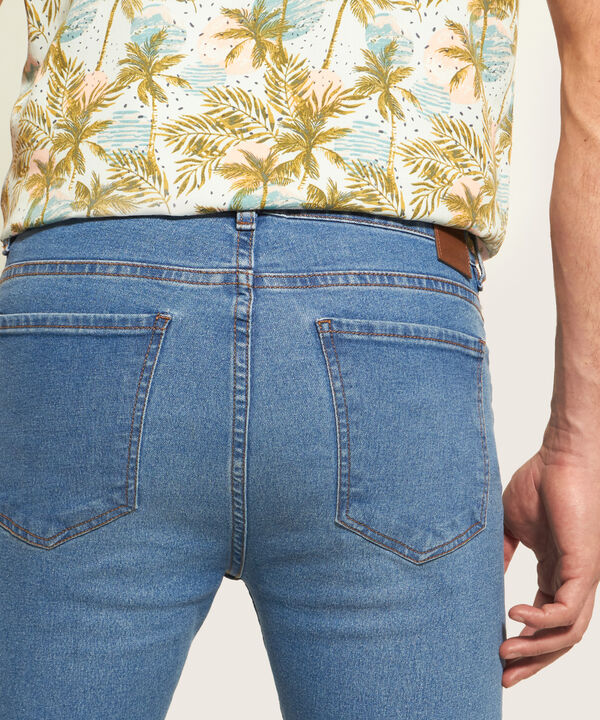 Jean Slim Tono Medio