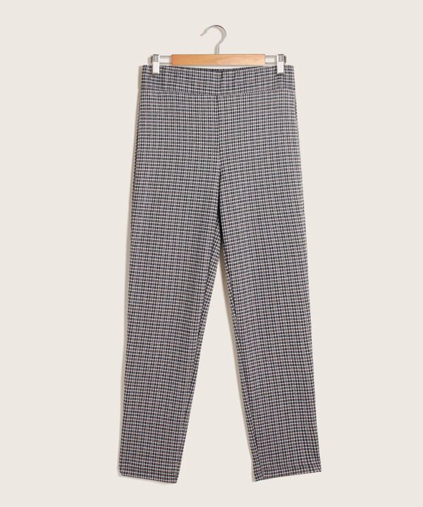 Leggings Prete&ntilde;ido Con Corte En Frente