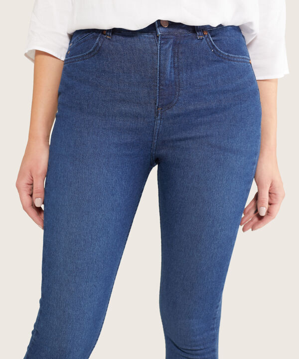 Jean Skinny Tono Oscuro