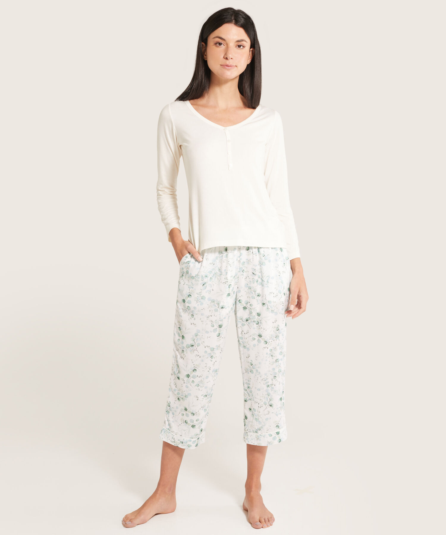 Pantalón Capri Estampado Con Vena En Bota Y Cordón En Tela