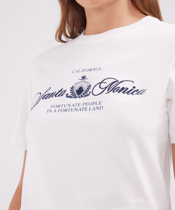 Camiseta Con Bordado Y Estampado image number null