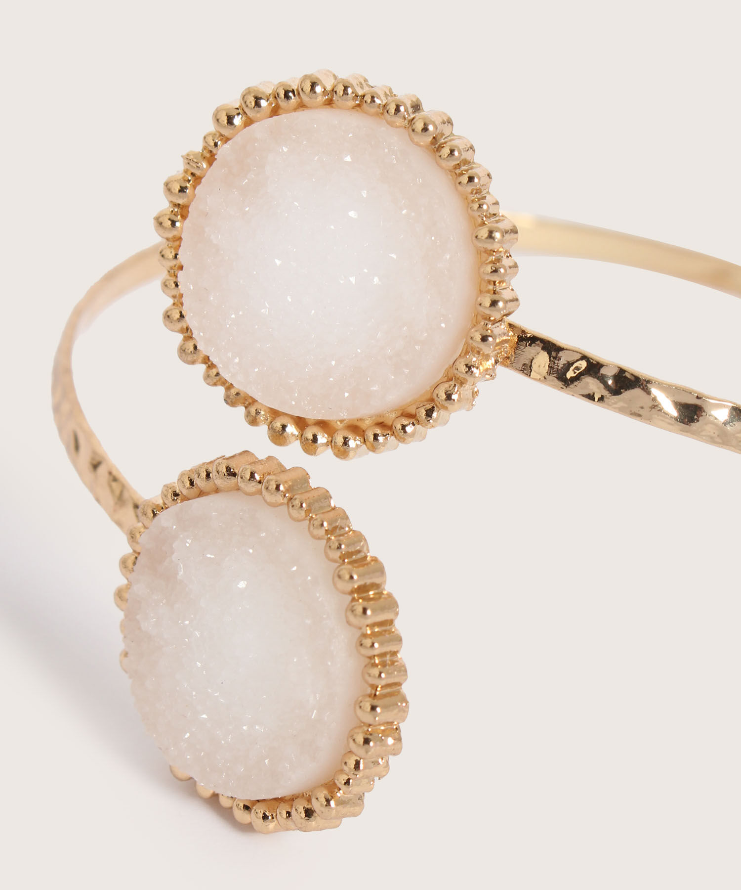 Pulsera Con Detalles Circulares