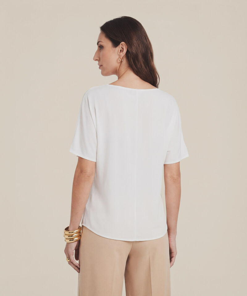 Blusa Fluida de Cuello Bote para Mujer