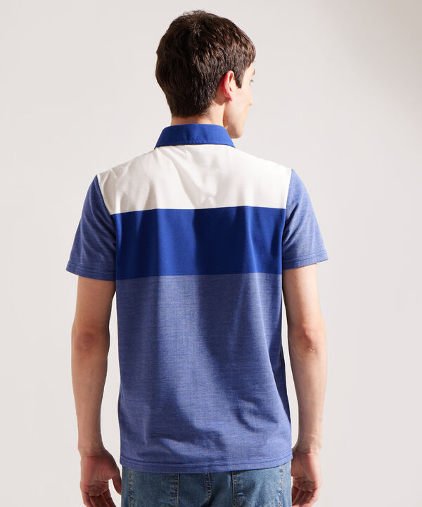 Polo Preteñida, Cuello Duro Unicolor Con Bolsillo Y Silueta Slim Fit image number null