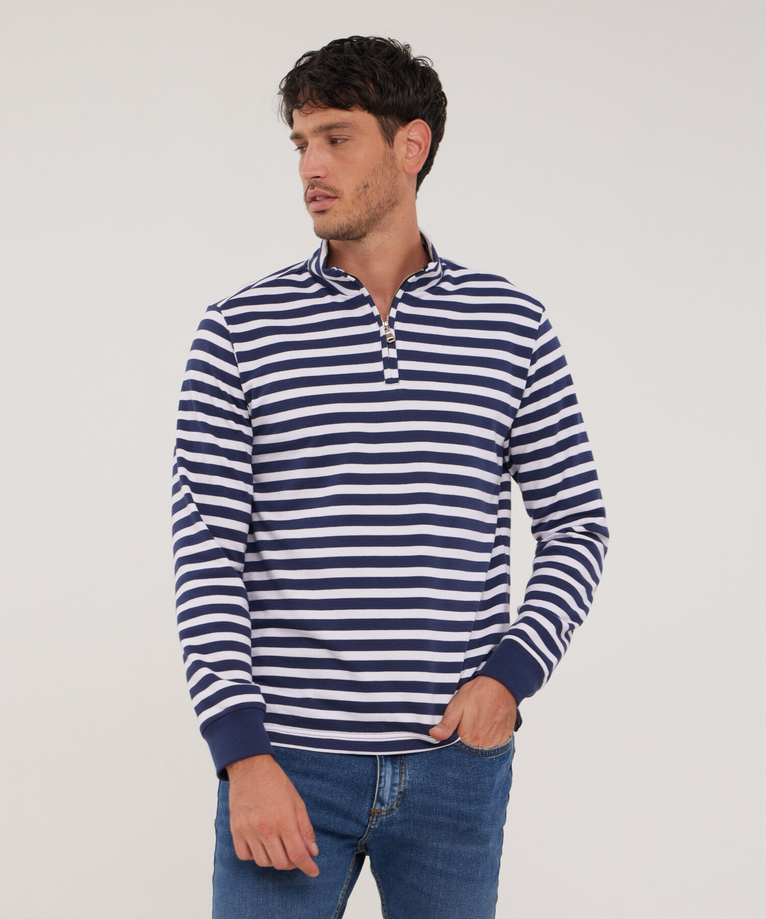 Buzo Cuello Alto Con Cremallera