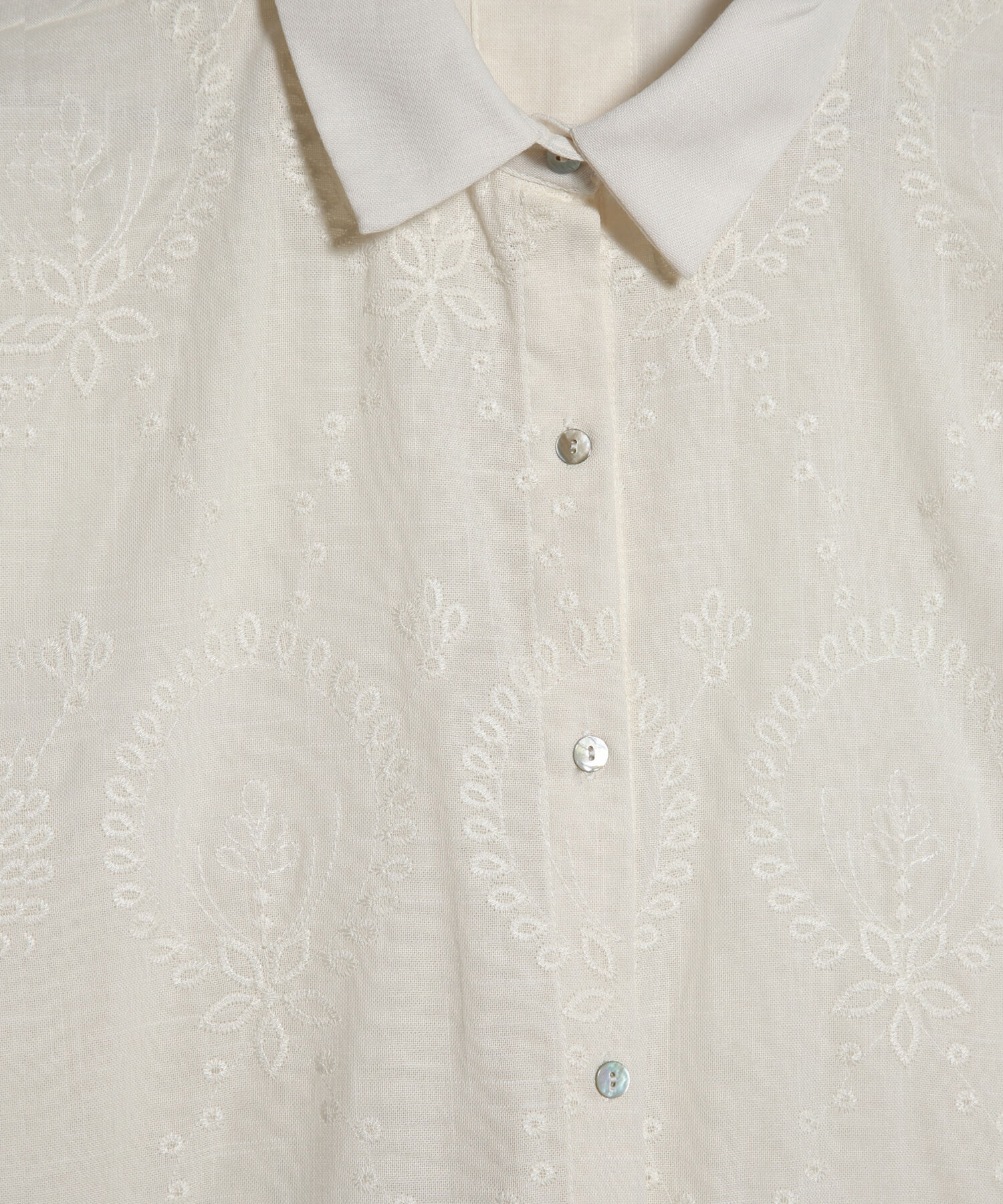 Camisa con Bordado Floral