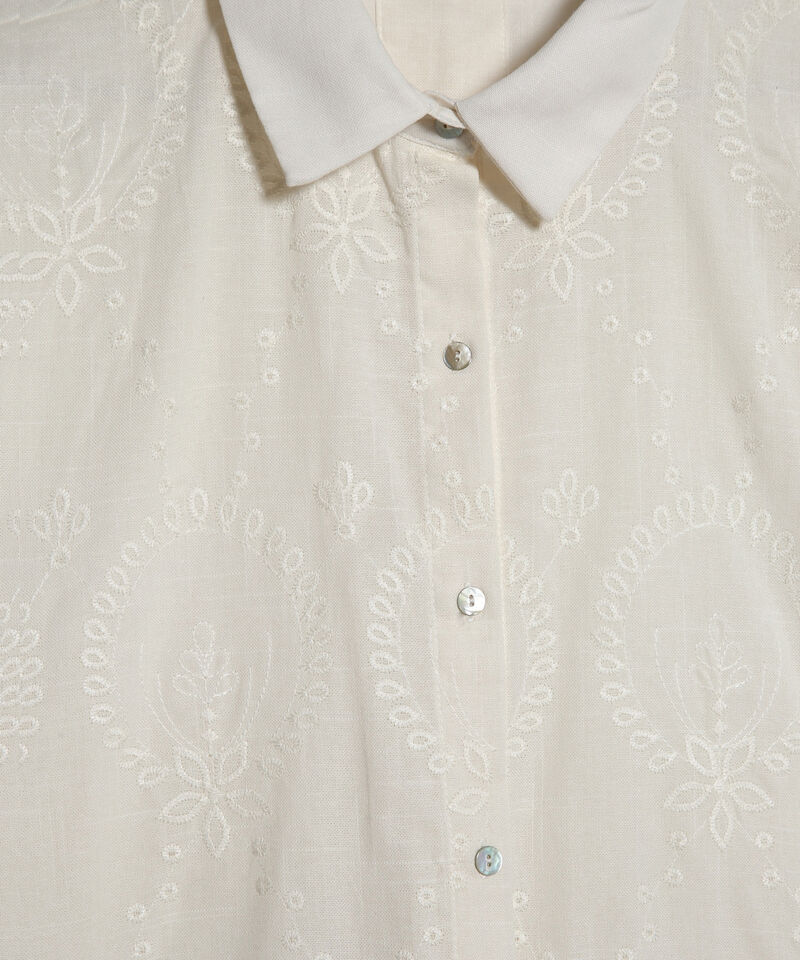 Camisa con Bordado Floral