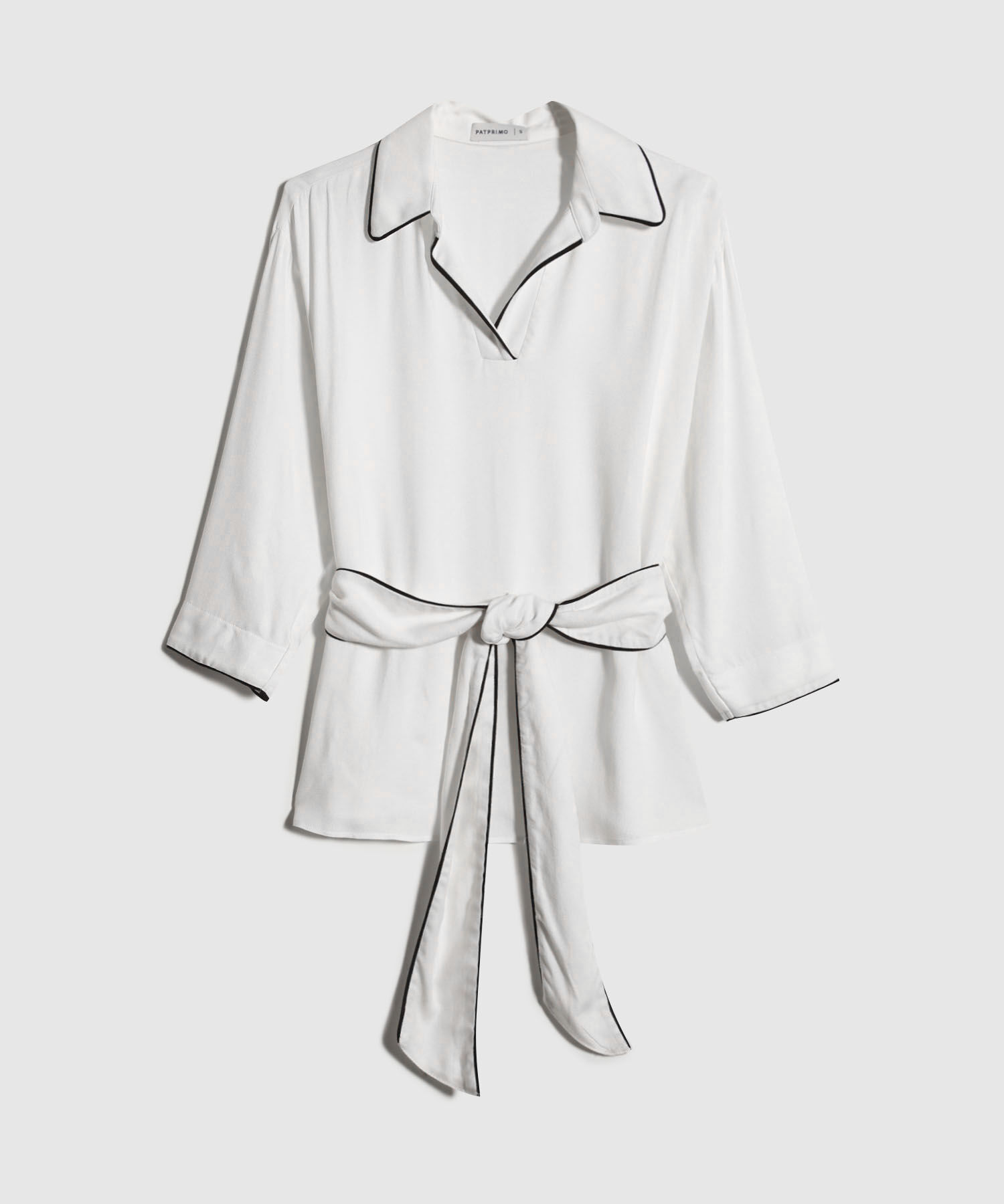 Blusa Escotada con Cinturón