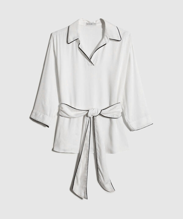 Blusa Escotada con Cinturón