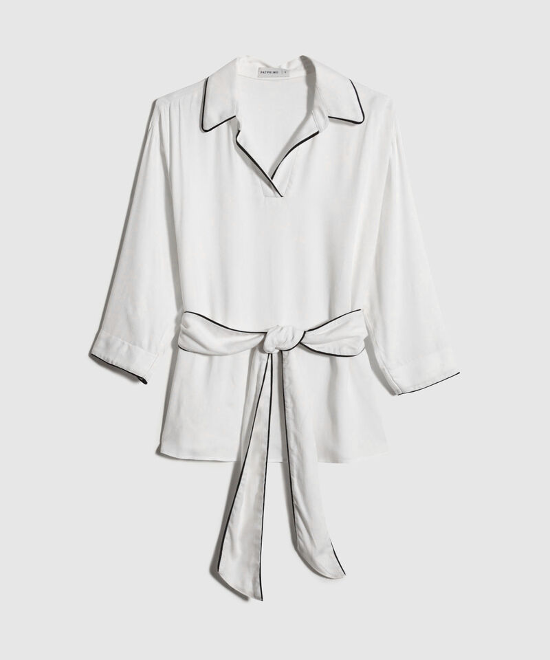 Blusa Escotada con Cinturón