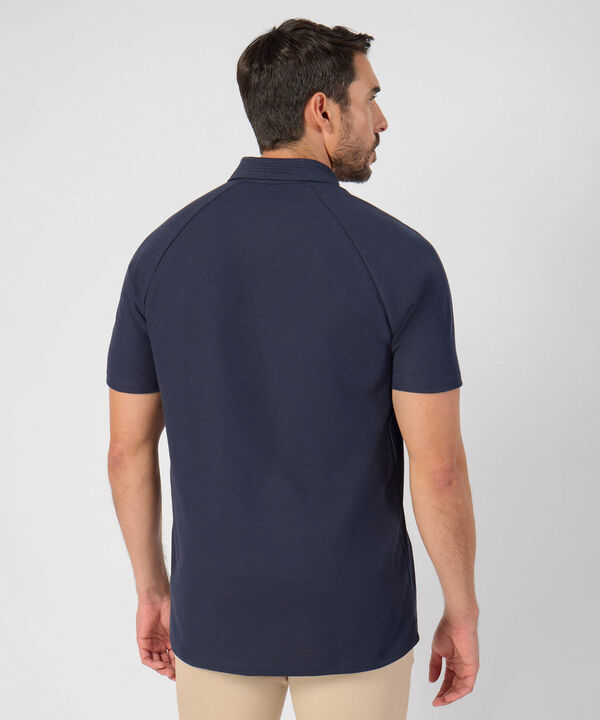 Polo Unicolor Con Detalle En Cuello 