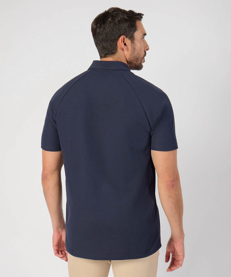 Polo Unicolor Con Detalle En Cuello 