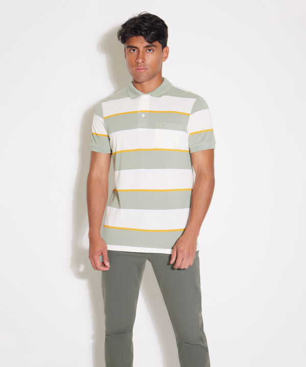 Polo Preteñida, Cuello Y Puños Tejidos Con Bolsillo Y Pechera Interna En Contraste, Silueta Regular Fit