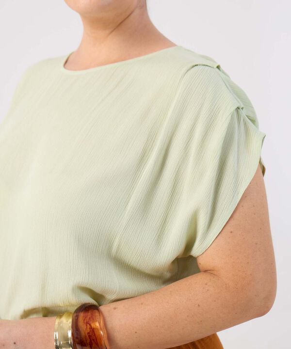 Blusa De Cuello Bote Y Manga Corta Mujer