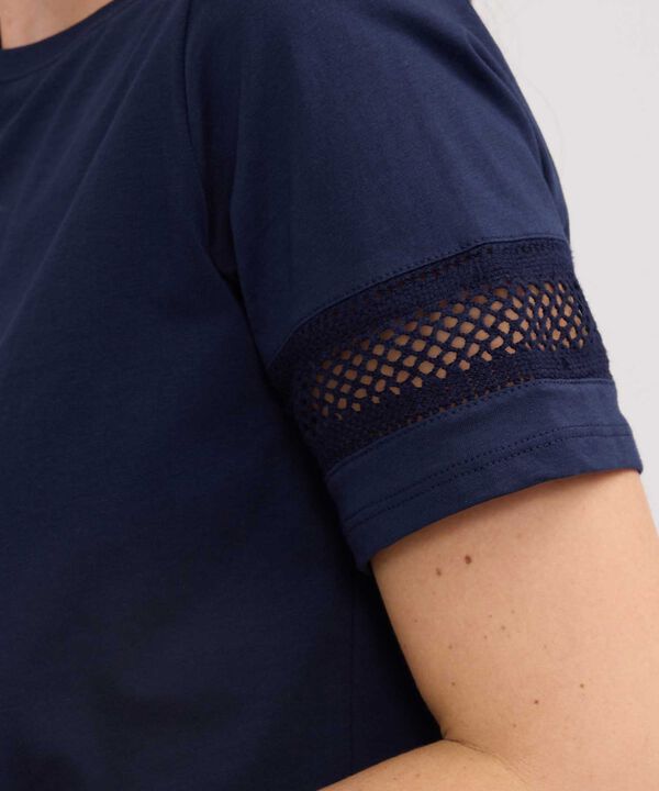 Camiseta Unicolor Cuello Redondo, Manga Corta Con Detalle Encaje