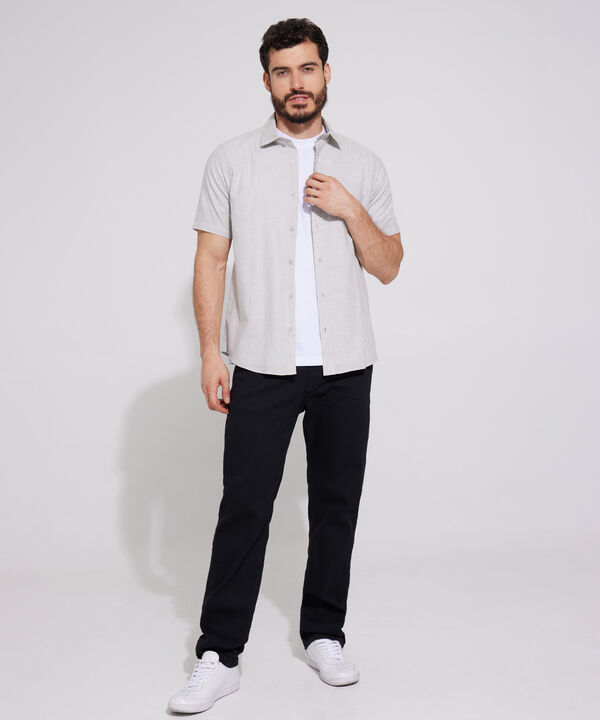 Camisa Unicolor Manga Corta Con Bolsillo Y Silueta Slim Fit image number null