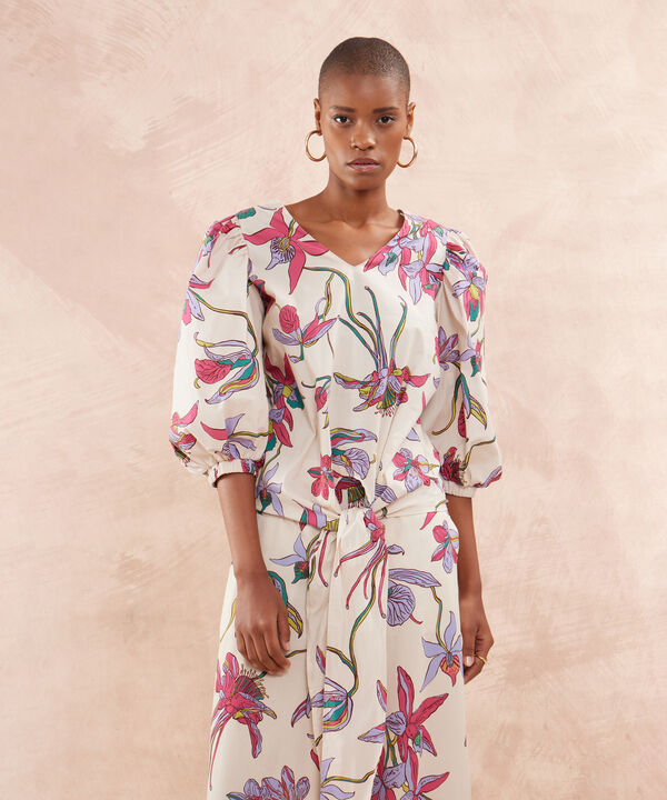 Blusa Manga Tres Cuartos Estampada, Con Cinturon Envolvente En Cintura. image number null