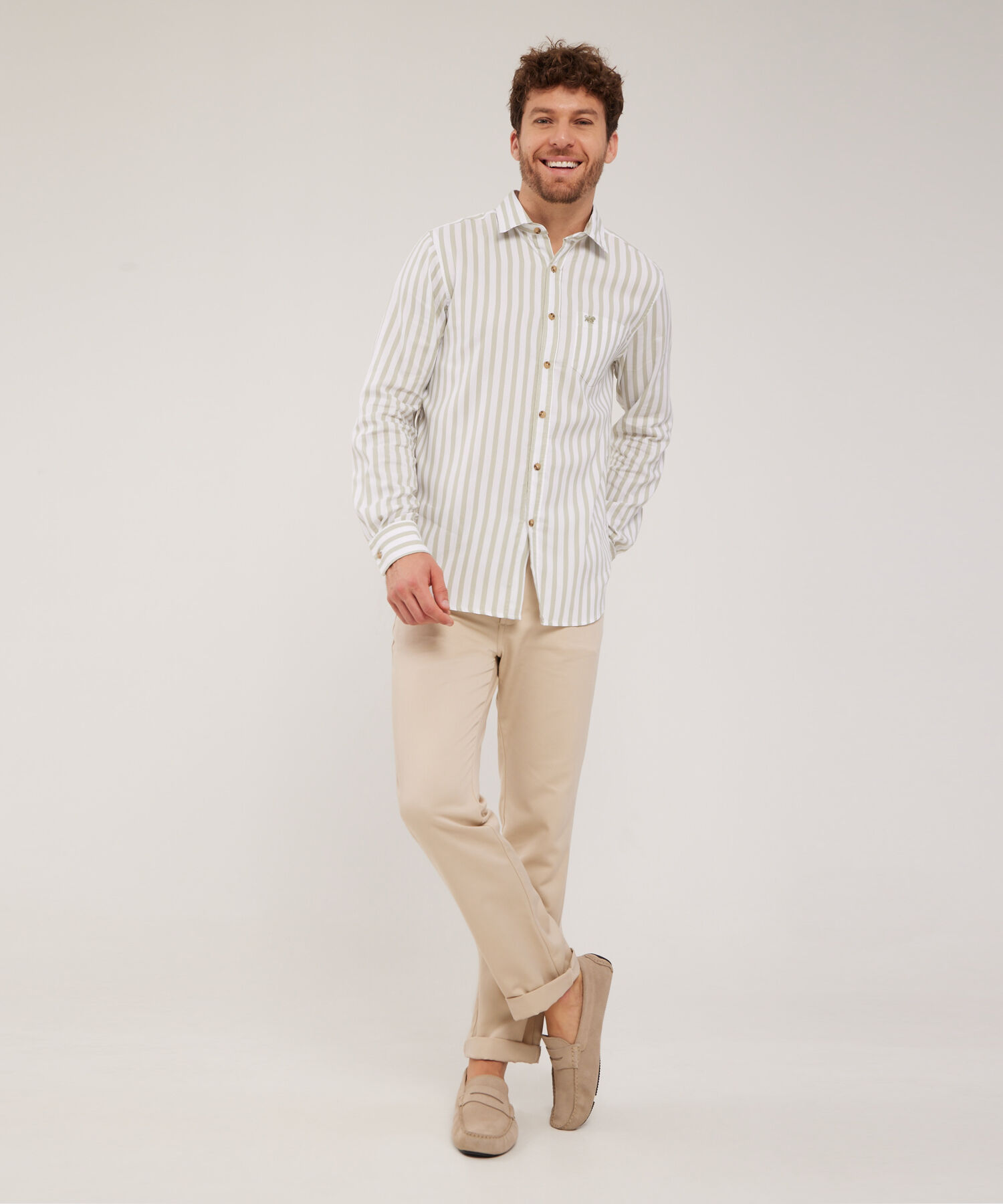 Pantalón Unicolor 5 Bolsillos Silueta Regular Fi­T. Magia En El Caribe
