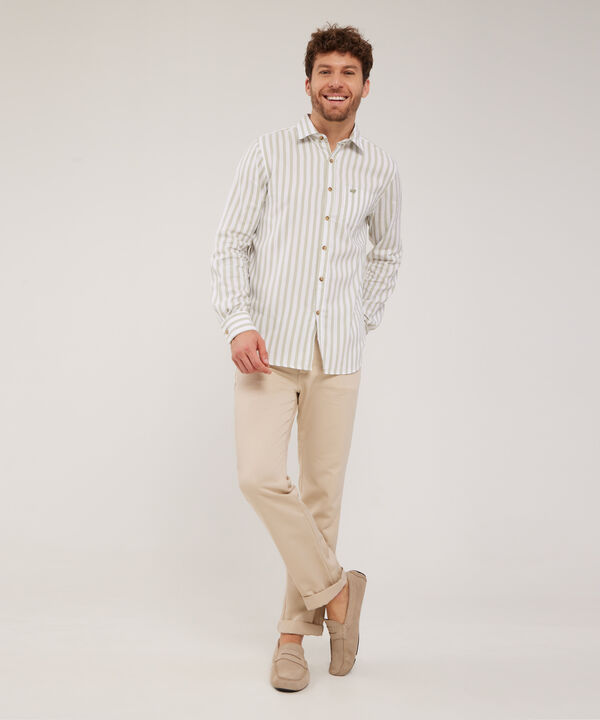 Pantalón Unicolor 5 Bolsillos Silueta Regular Fi­T. Magia En El Caribe
