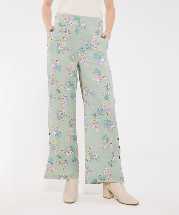 Pantalón Fluido Estampado Con Botones En Bota