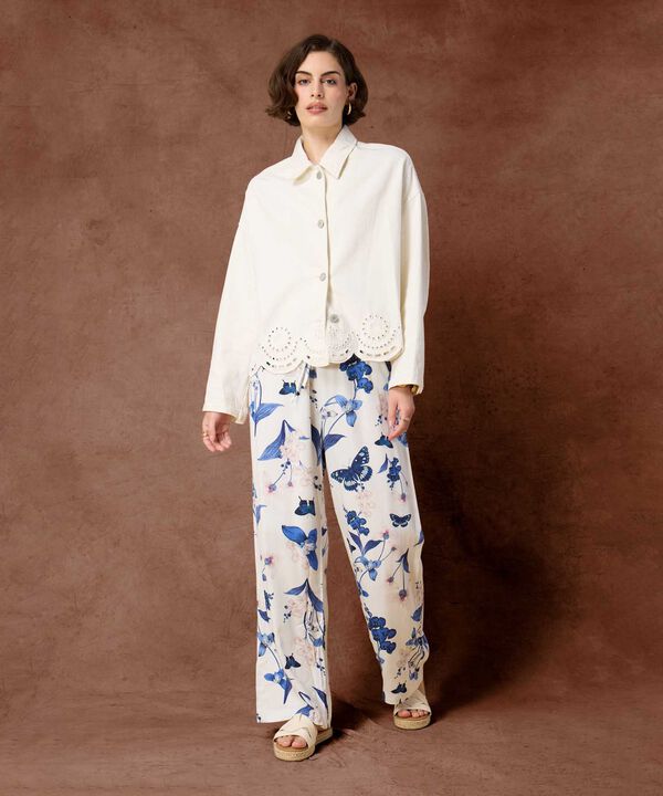 Chaqueta con Bordado Suizo en Bajo Para Mujer image number null