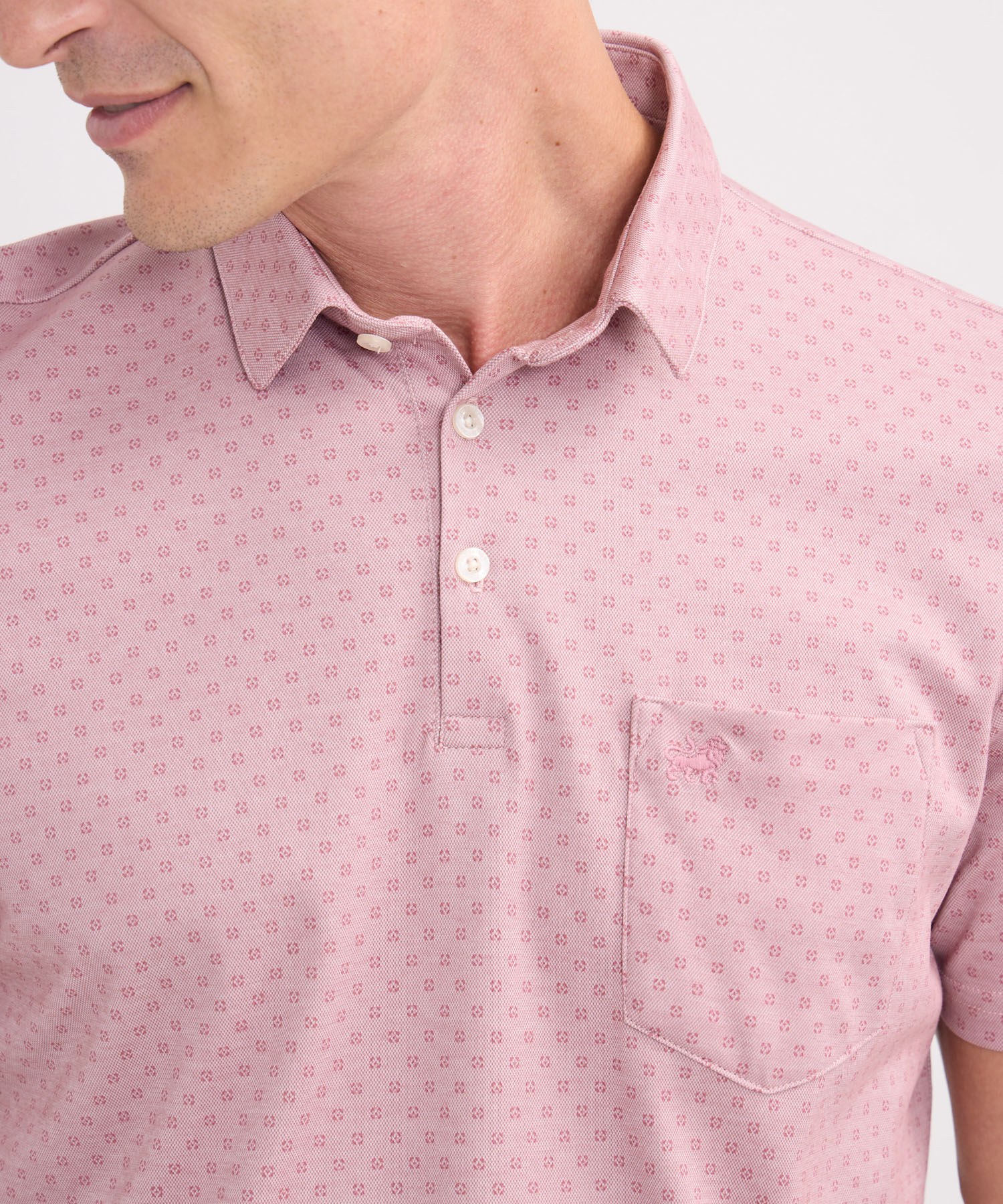 Polo Estampada Cuello Maquina Con Bolsillo 